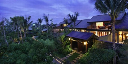 心的湖水是什么歌（新版新白娘子传奇小青最后和谁在一起了）